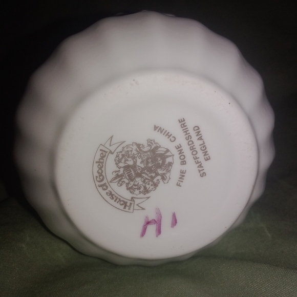 House Of Goebel Flowers Vase Bone China Figurine - Picture 8 of 8